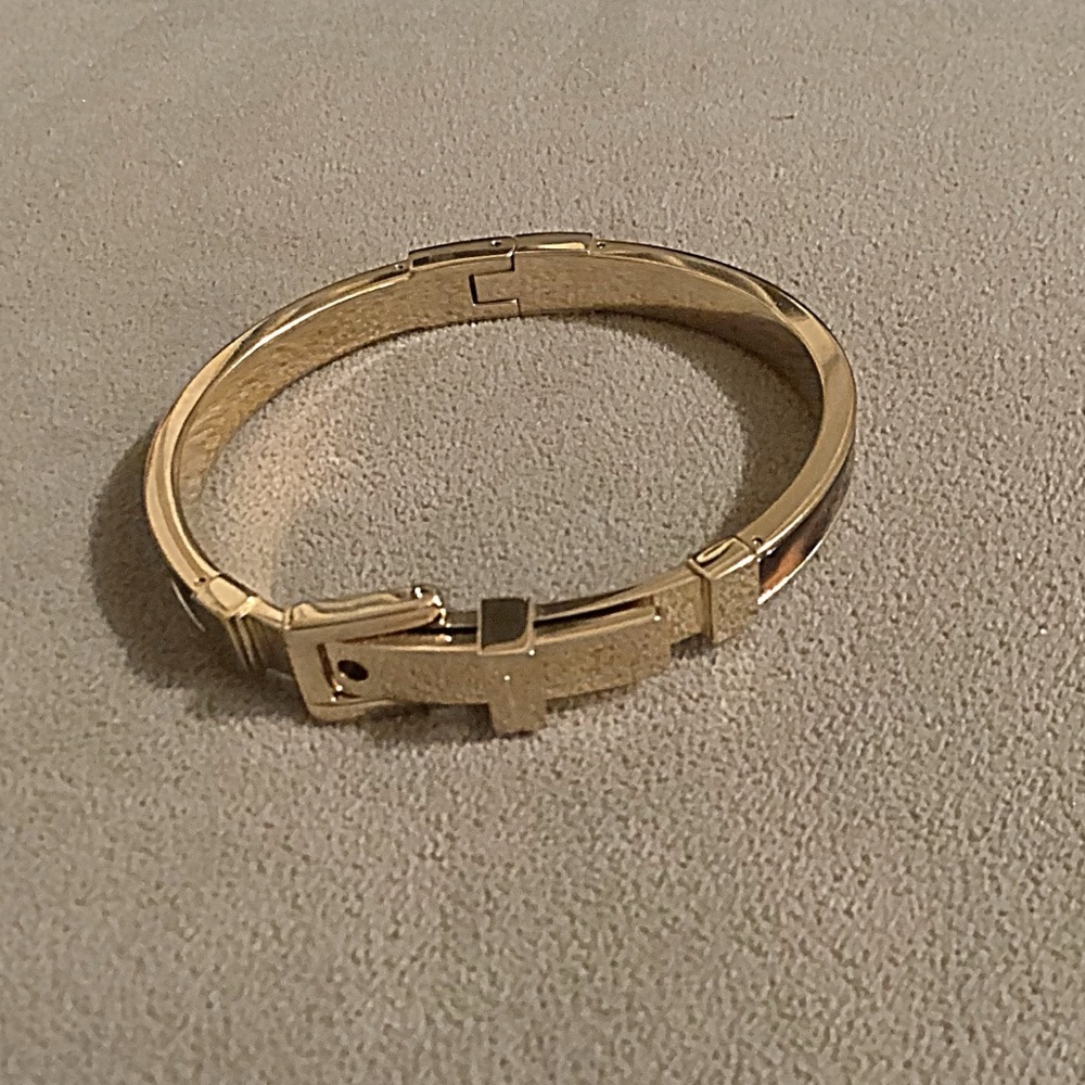 Michael Kors Heritage Buckle Hinged Bangle - Picture 8 of 11